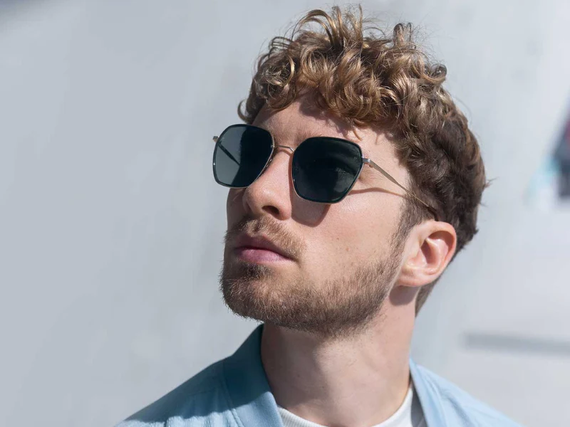 نظارات بتغيير العدسات حسب الإضاءة